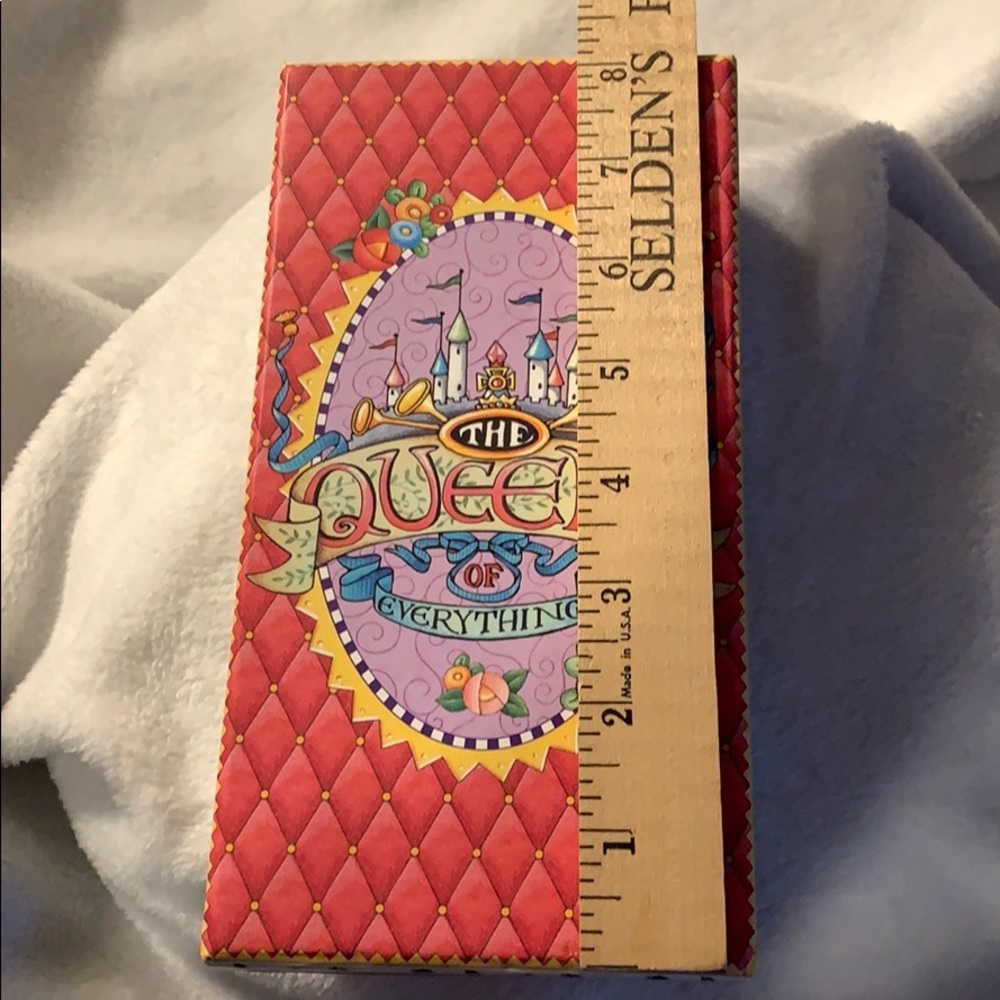Mary Engelbreit Collectible“Queen”Box w/Stationary - Picture 5 of 5